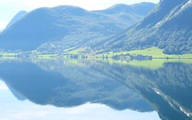 Lake View Holiday Stay in Jølster